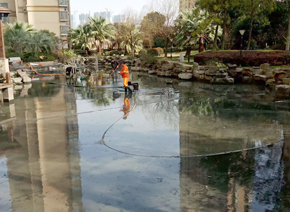 常平镇景观池淤泥清理